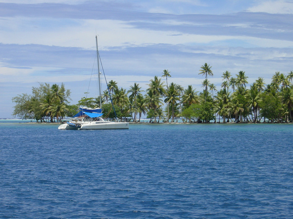 Sailing to deserted islands
